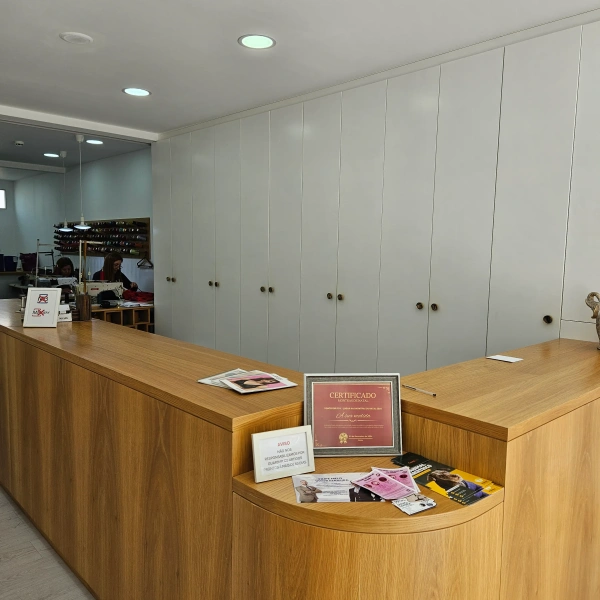 Interior da loja "À sua medida"