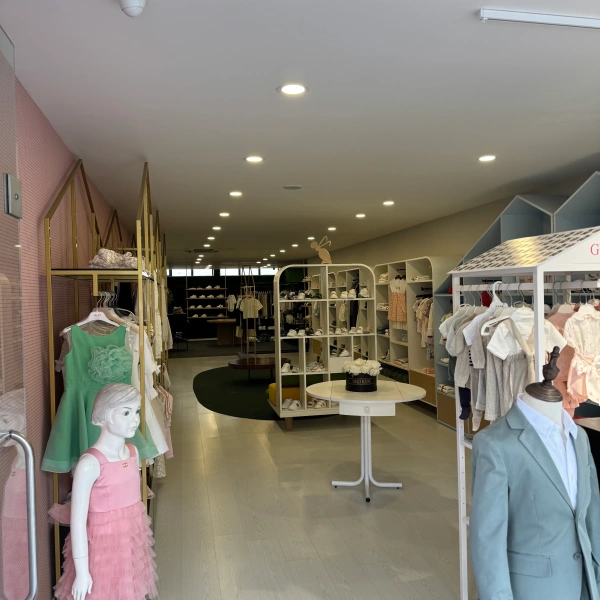 Interior da loja da Diki Kids