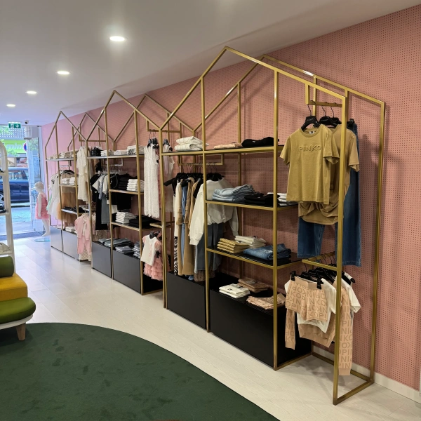 Interior da loja da Diki Kids
